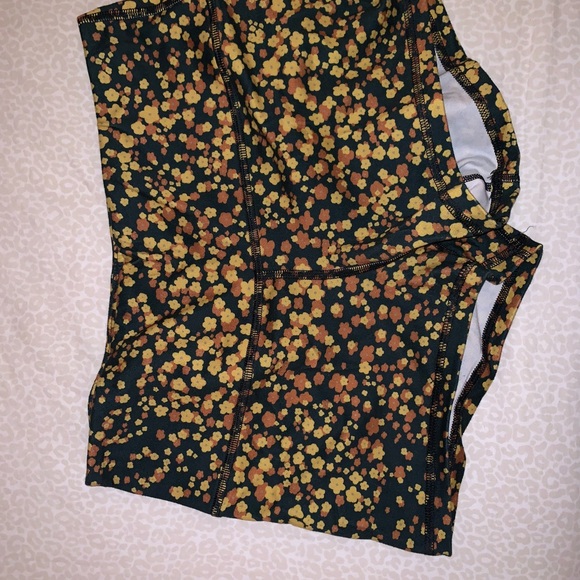 FLEO SHORTS HIGH RISE - Picture 2 of 3